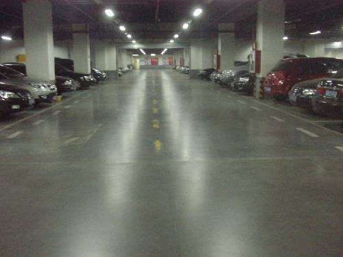 金剛砂地坪打造耐磨抗壓的地下車庫 金剛砂地坪打造耐磨抗壓的地下車庫